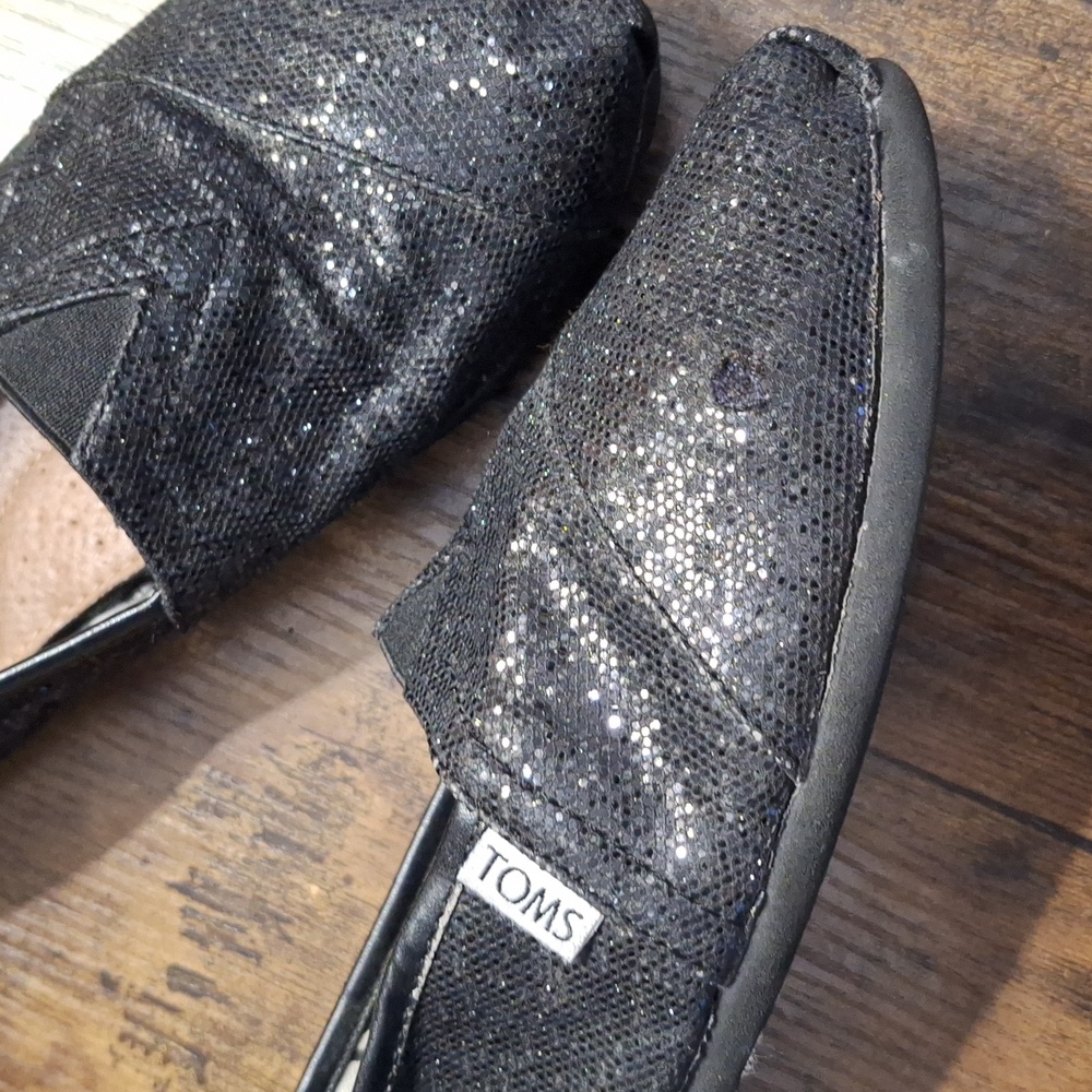 Toms - Picture 3 of 7